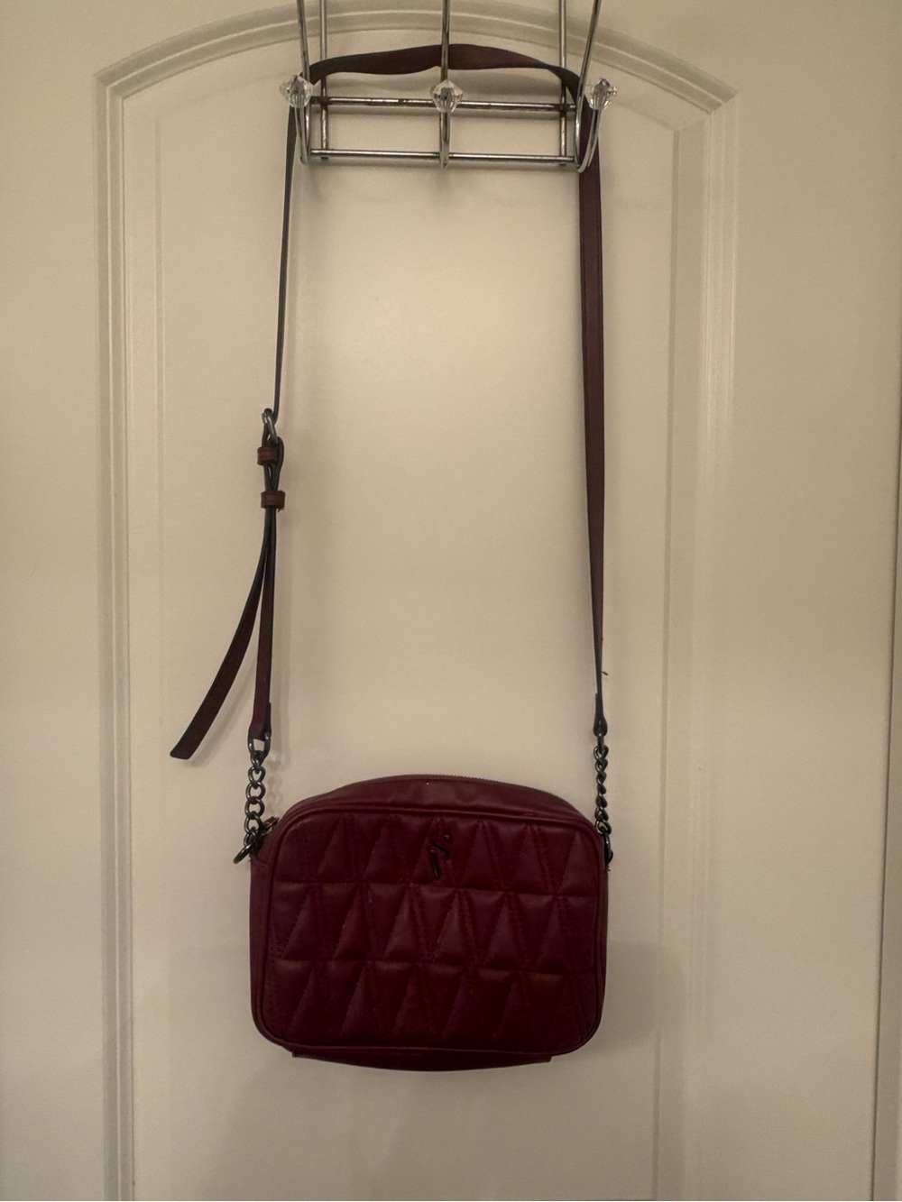 Simply Vera Vera Wang Quilted Crossbody Bag in Burgundy